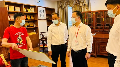 惠安縣委常委、組織部部長洪亞清蒞臨百裕集團(tuán)研發(fā)中心調(diào)研指導(dǎo)工作